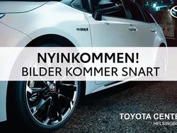 Vit Begagnad 2023 Toyota Corolla Cross Style SUV | 384 900 kr (Marknadspris)