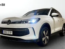 Vit (pure white) Begagnad 2024 VW Tiguan Life SUV | 479 900 kr