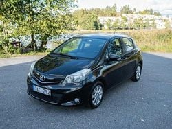 Svart Begagnad 2012 Toyota Yaris Active Halvkombi | 69 900 kr (Marknadspris)