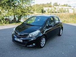 Svart Begagnad 2012 Toyota Yaris Active Halvkombi | 79 900 kr (Marknadspris)