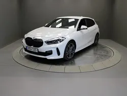 Vit Begagnad 2022 BMW 118 Shadowline Halvkombi | 289 000 kr (Dyr)