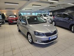 Ljusbrun (brun) Begagnad 2015 Skoda Fabia Style Halvkombi | 128 900 kr (Marknadspris)