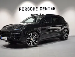 Svart (black) Ny 2025 Porsche Cayenne SUV | 1 635 900 kr (Marknadspris)