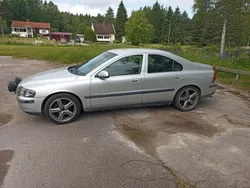 Grå Begagnad 2002 Volvo S60 Sedan | 6 000 kr (Superpris)