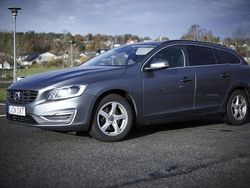 Grå Begagnad 2016 Volvo V60 Momentum Kombi | 135 000 kr (Marknadspris)