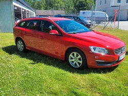 Röd Begagnad 2013 Volvo V60 Kinetic Kombi | 128 000 kr (Marknadspris)