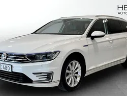 Vit (white) Begagnad 2016 VW Passat GTE Kombi | 159 900 kr (Marknadspris)