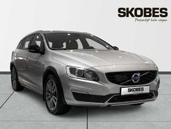 Silver Begagnad 2018 Volvo V60 CC Standard Kombi | 239 000 kr (Lite dyr)