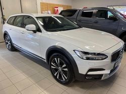 Vit Begagnad 2020 Volvo V90 CC Momentum Kombi | 254 000 kr (Superpris)