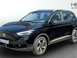 Svart (black) Begagnad 2022 MG ZS Luxury Sedan | 244 900 kr (Superpris)