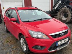 Röd Begagnad 2010 Ford Focus Titanium Kombi | 18 000 kr (Marknadspris)