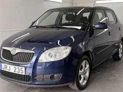 Mörkblå Begagnad 2008 Skoda Fabia Halvkombi | 29 900 kr (Marknadspris)