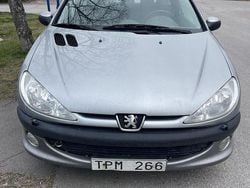 Grå Begagnad 2003 Peugeot 206 Halvkombi | 10 000 kr (Marknadspris)