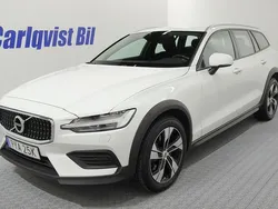 Vit Begagnad 2020 Volvo V60 CC Momentum Kombi | 289 000 kr (Marknadspris)