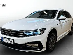 Vit Begagnad 2021 VW Passat R-line Kombi | 304 900 kr (Marknadspris)
