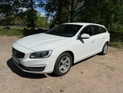 Vit Begagnad 2016 Volvo V60 Momentum Kombi | 109 800 kr (Bra pris)