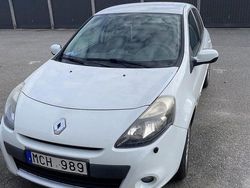 Vit Begagnad 2012 Renault Clio R.S. Halvkombi | 45 000 kr (Marknadspris)