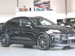 Svart Ny 2025 Porsche Macan 4 Electric SUV | 1 196 800 kr