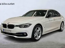 Vit Begagnad 2017 BMW 330e Sedan | 189 900 kr