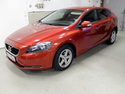 Röd Begagnad 2017 Volvo V40 Kinetic Kombi | 145 000 kr (Marknadspris)