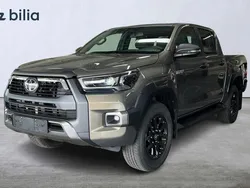 Grön Ny 2024 Toyota HiLux Pickup | 695 000 kr (Marknadspris)