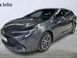 Grå Begagnad 2024 Toyota Corolla Style Kombi | 299 900 kr (Marknadspris)