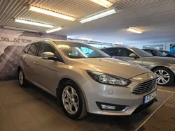 Grå Begagnad 2016 Ford Focus Titanium Kombi | 79 900 kr (Marknadspris)