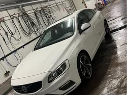 Vit Begagnad 2016 Volvo S60 R-Design Sedan | 230 000 kr (Dyr)
