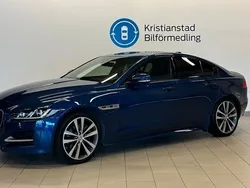 Blå Begagnad 2017 Jaguar XE R-Sport Sedan | 189 900 kr (Marknadspris)