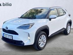 Vit Begagnad 2023 Toyota Yaris Hybrid Active SUV | 279 900 kr (Dyr)