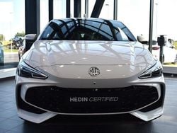 Vit Begagnad 2024 MG MG3 Luxury Halvkombi | 209 900 kr (Marknadspris)