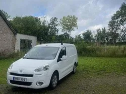 Vit Begagnad 2014 Peugeot Partner Minibuss | 50 000 kr (Marknadspris)