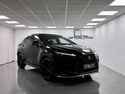 Svart Begagnad 2023 Lexus NX350h Sport Line SUV | 599 900 kr (Dyr)