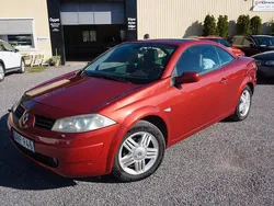Mörkröd Begagnad 2004 Renault Mégane Cabriolet Cab | 32 900 kr (Marknadspris)