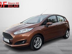Brun Begagnad 2015 Ford Fiesta Titanium Halvkombi | 74 500 kr (Marknadspris)