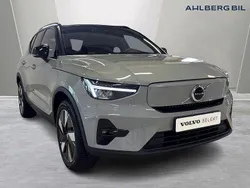 Grå Begagnad 2023 Volvo XC40 Plus SUV | 439 500 kr