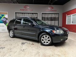 Svart Begagnad 2004 Volvo V50 Kinetic Kombi | 34 900 kr (Marknadspris)