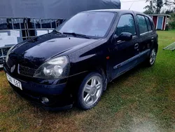 Svart Begagnad 2002 Renault Clio II Dynamique Halvkombi | 12 000 kr (Bra pris)