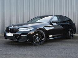 Svart Begagnad 2021 BMW 520 M Sport Kombi | 309 900 kr (Marknadspris)