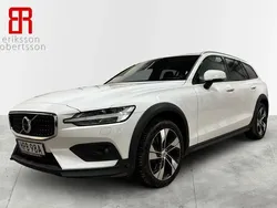 Vit Begagnad 2020 Volvo V60 CC Kombi | 319 900 kr (Marknadspris)
