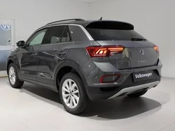 Grå (indium grey metallic) Ny 2025 VW T-Roc SUV | 367 700 kr (Marknadspris)