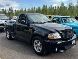 Svart Begagnad 2001 Ford F-150 XLT Pickup | 250 000 kr