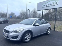 Ljusgrå Begagnad 2010 Volvo C30 Momentum Halvkombi | 49 900 kr (Marknadspris)