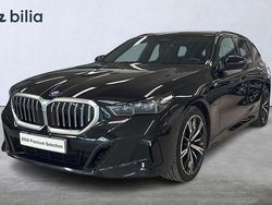 Safirsvart metallic Begagnad 2025 BMW 530 M Sport Kombi | 669 900 kr
