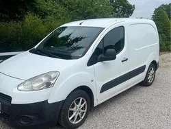 Vit Begagnad 2012 Peugeot Partner Minibuss | 29 500 kr (Marknadspris)