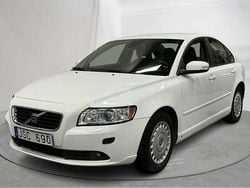 Vit Begagnad 2009 Volvo S40 Momentum Sedan | 50 000 kr (Marknadspris)