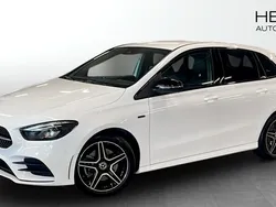 Vit (white) Begagnad 2021 Mercedes B250e AMG line Minibuss | 299 700 kr (Marknadspris)