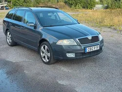 Mörkgrå (grå) Begagnad 2008 Skoda Octavia Kombi | 22 900 kr