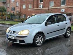 Silver Begagnad 2007 VW Golf V Trendline Halvkombi | 9 990 kr (Superpris)