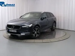 Mörkblå (denim blue metallic) Begagnad 2020 Volvo V90 CC Kombi | 329 800 kr (Lite dyr)